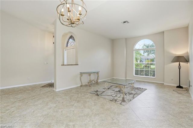2268 Piccadilly CT, Naples, FL 34112