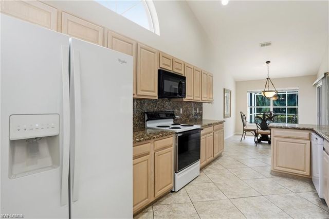 2268 Piccadilly CT, Naples, FL 34112
