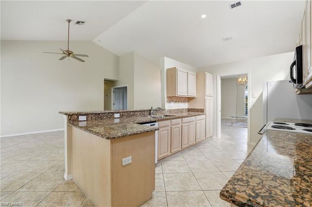 2268 Piccadilly CT, Naples, FL 34112