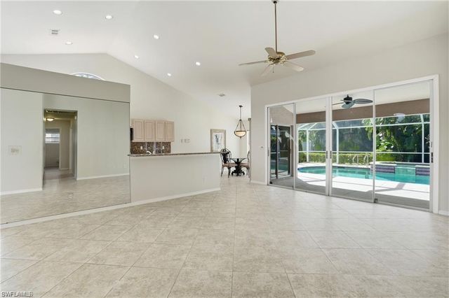 2268 Piccadilly CT, Naples, FL 34112
