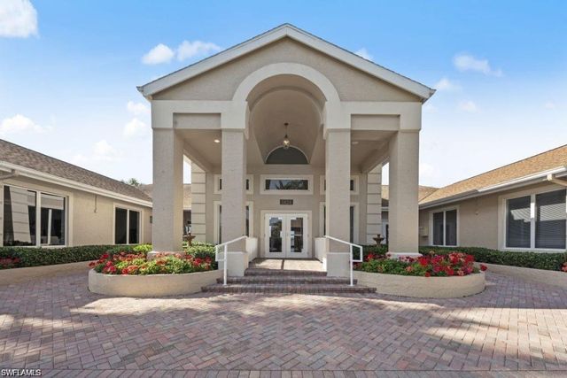 2268 Piccadilly CT, Naples, FL 34112