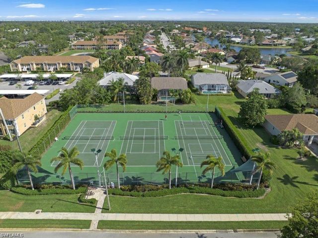 2268 Piccadilly CT, Naples, FL 34112