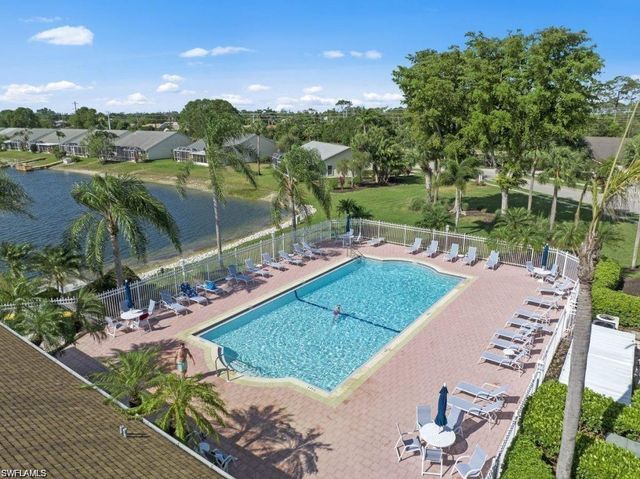 2268 Piccadilly CT, Naples, FL 34112