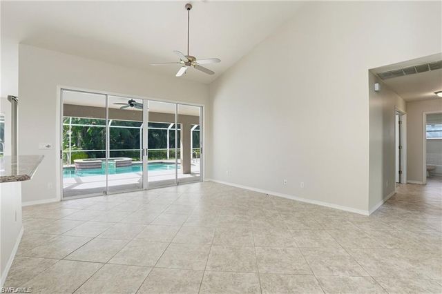 2268 Piccadilly CT, Naples, FL 34112