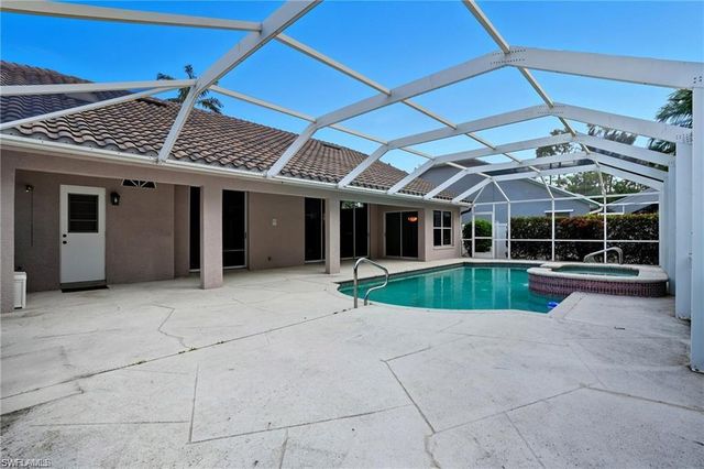 2268 Piccadilly CT, Naples, FL 34112