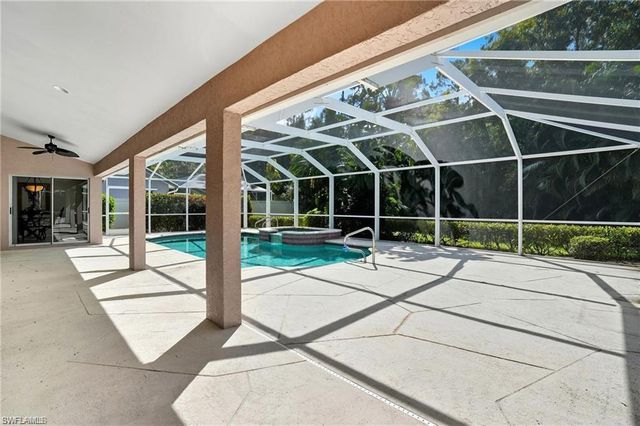2268 Piccadilly CT, Naples, FL 34112