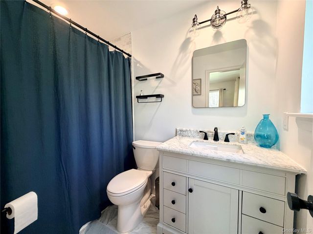 43B Old Squires Road, Hampton Bays, NY 11946