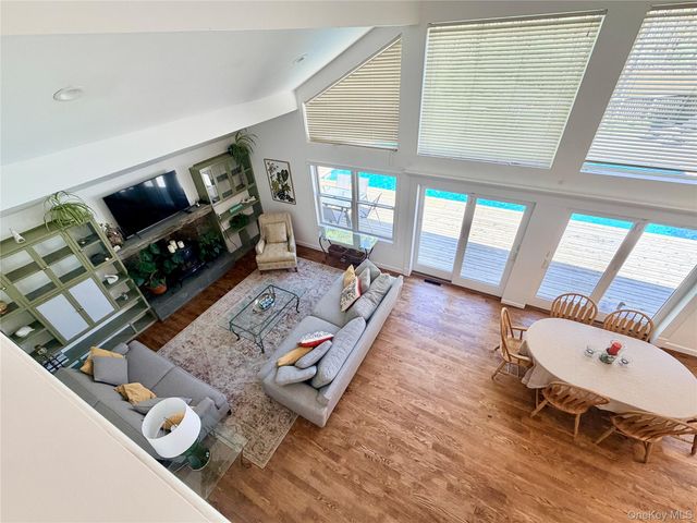 43B Old Squires Road, Hampton Bays, NY 11946