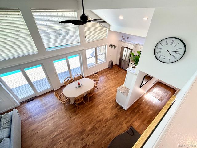 43B Old Squires Road, Hampton Bays, NY 11946