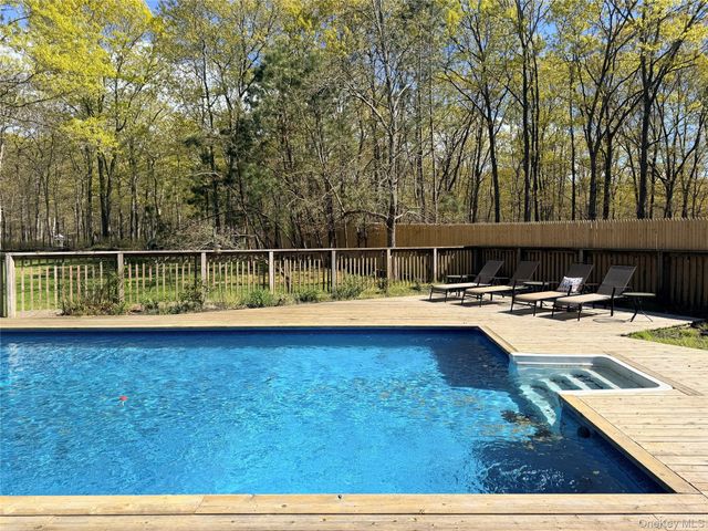 43B Old Squires Road, Hampton Bays, NY 11946