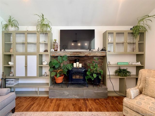43B Old Squires Road, Hampton Bays, NY 11946