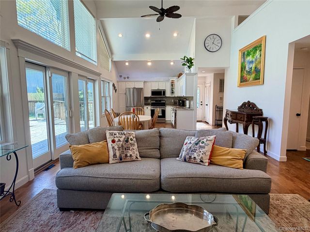 43B Old Squires Road, Hampton Bays, NY 11946