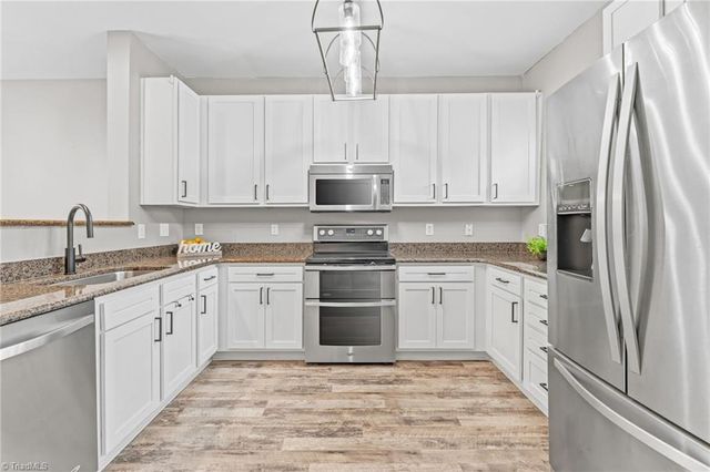 908 Windcastle Lane, Winston-salem, NC 27105