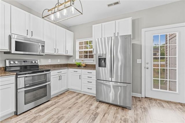 908 Windcastle Lane, Winston-salem, NC 27105