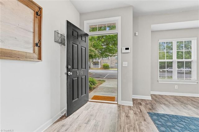 908 Windcastle Lane, Winston-salem, NC 27105
