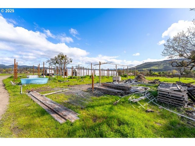 10695 KILDEE Ave, Central Point, OR 97502