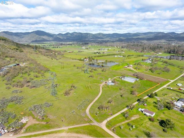 10695 KILDEE Ave, Central Point, OR 97502