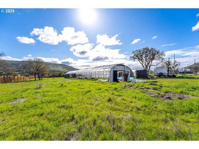 10695 KILDEE Ave, Central Point, OR 97502