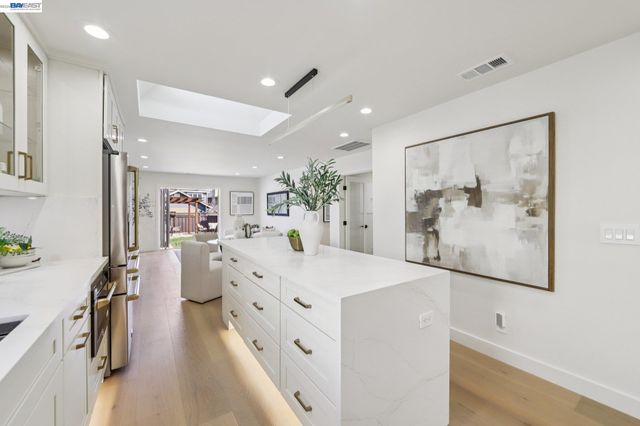 725 Alameda De Las Pulgas, Redwood City, CA 94061