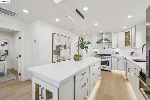 725 Alameda De Las Pulgas, Redwood City, CA 94061