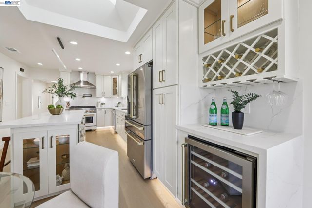 725 Alameda De Las Pulgas, Redwood City, CA 94061