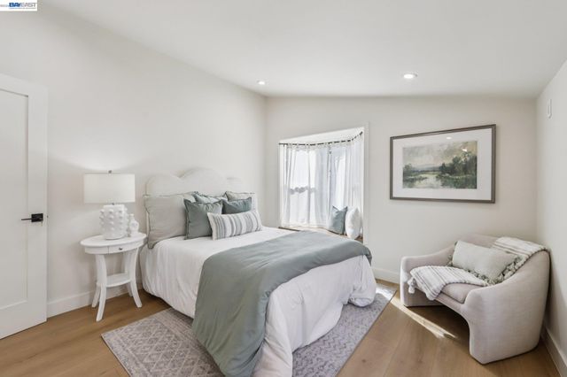 725 Alameda De Las Pulgas, Redwood City, CA 94061