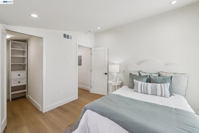 725 Alameda De Las Pulgas, Redwood City, CA 94061