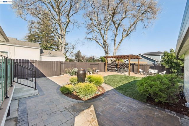 725 Alameda De Las Pulgas, Redwood City, CA 94061