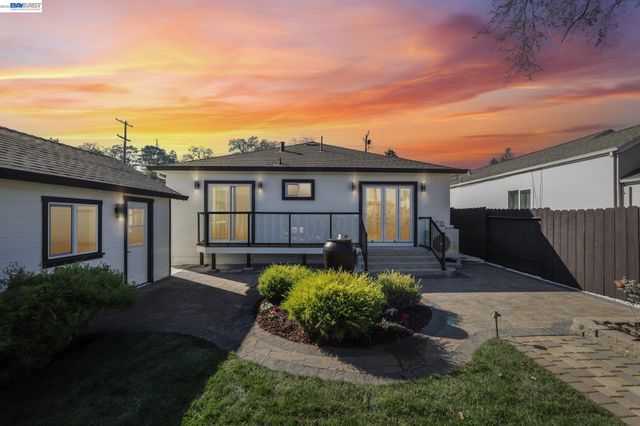 725 Alameda De Las Pulgas, Redwood City, CA 94061