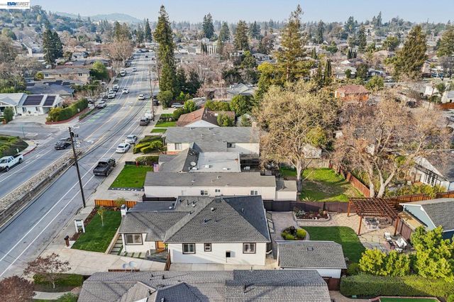 725 Alameda De Las Pulgas, Redwood City, CA 94061