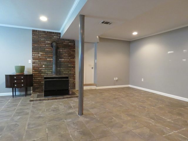 32 Oak St, Pembroke, MA 02359
