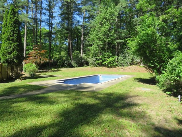 32 Oak St, Pembroke, MA 02359