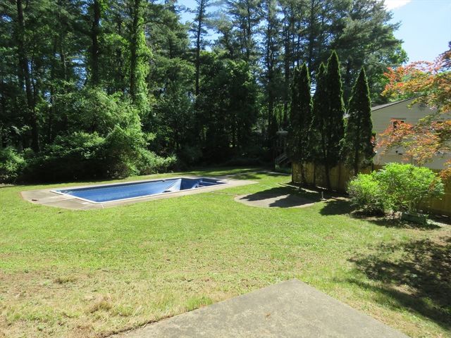 32 Oak St, Pembroke, MA 02359