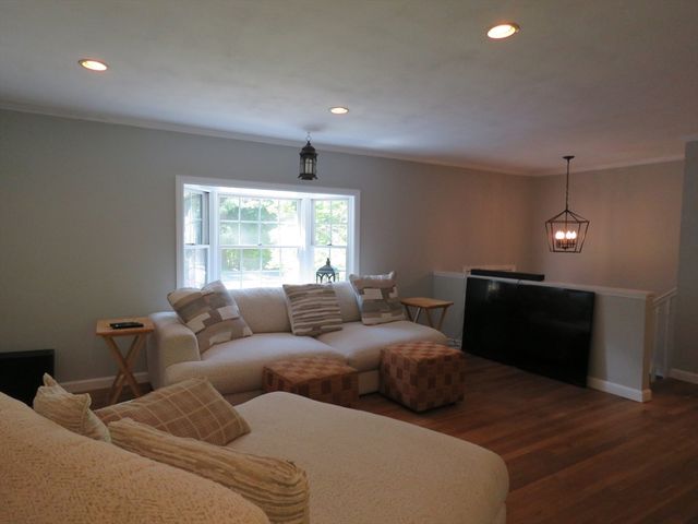 32 Oak St, Pembroke, MA 02359