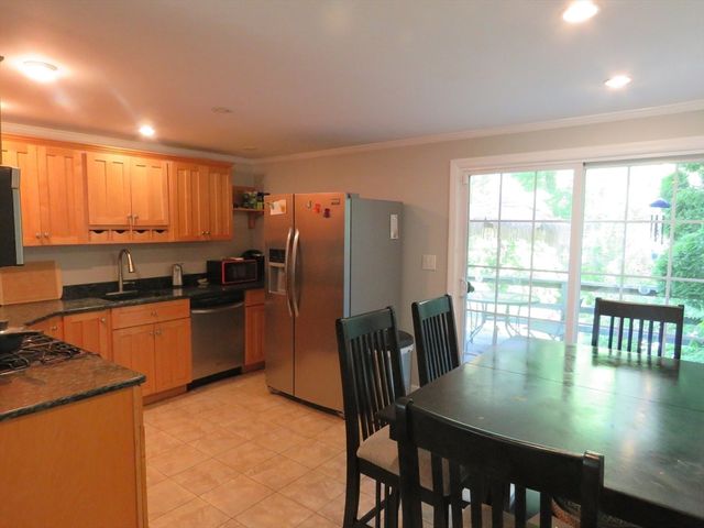 32 Oak St, Pembroke, MA 02359