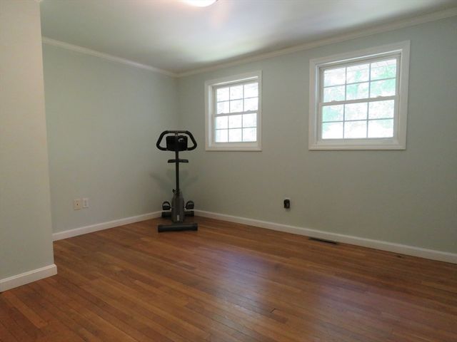 32 Oak St, Pembroke, MA 02359