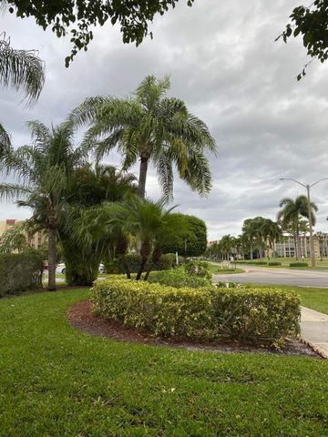 3755 Via Poinciana 203, Lake Worth, FL 33467