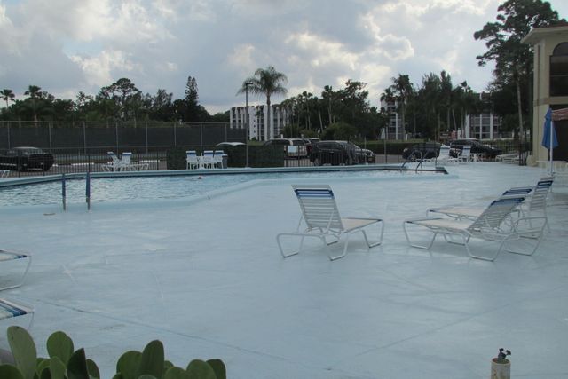 3755 Via Poinciana 203, Lake Worth, FL 33467