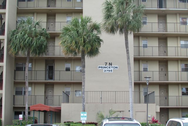 3755 Via Poinciana 203, Lake Worth, FL 33467