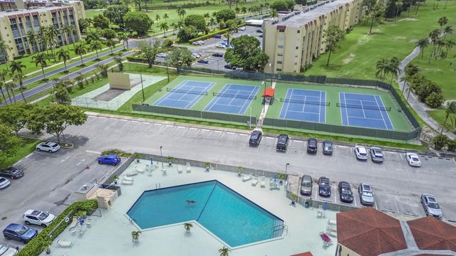 3755 Via Poinciana 203, Lake Worth, FL 33467