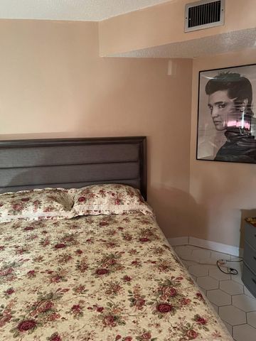 3755 Via Poinciana 203, Lake Worth, FL 33467