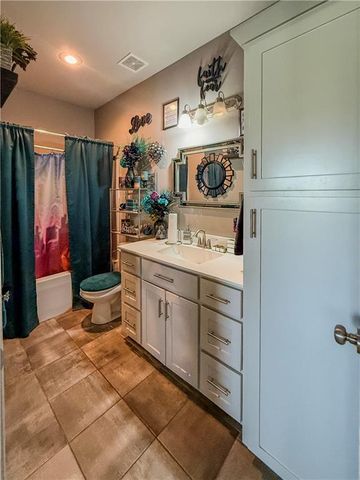 19557 E 14th N Street, Independence, MO 64056