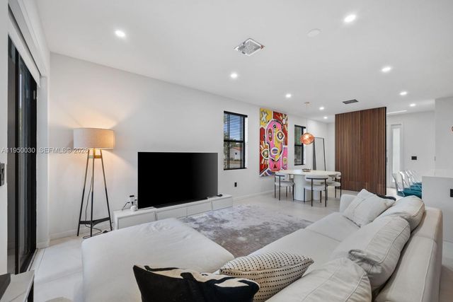 421 NW 17th St, Fort Lauderdale, FL 33311