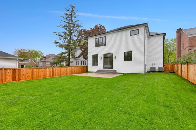 1220 Courtland Avenue, Park Ridge, IL 60068