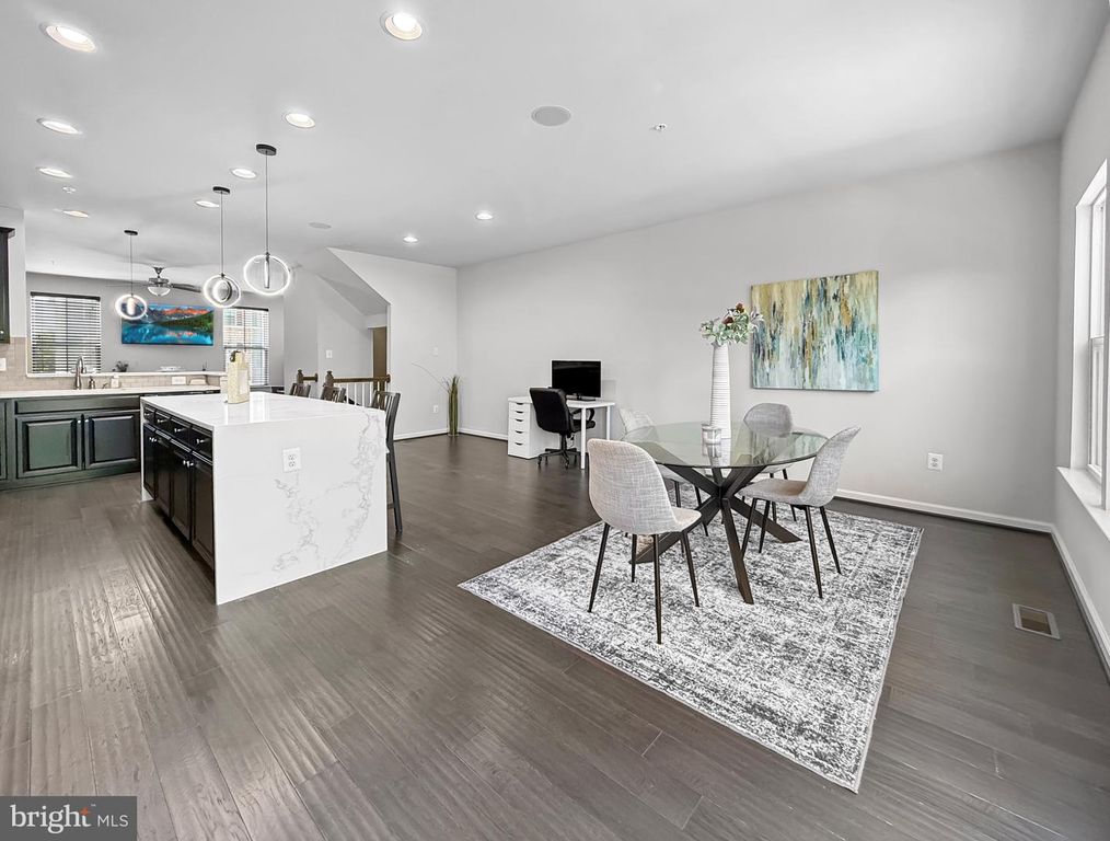 Image 4 of property listing at 536 WILLOW BEND DR, Glen Burnie, MD 21060