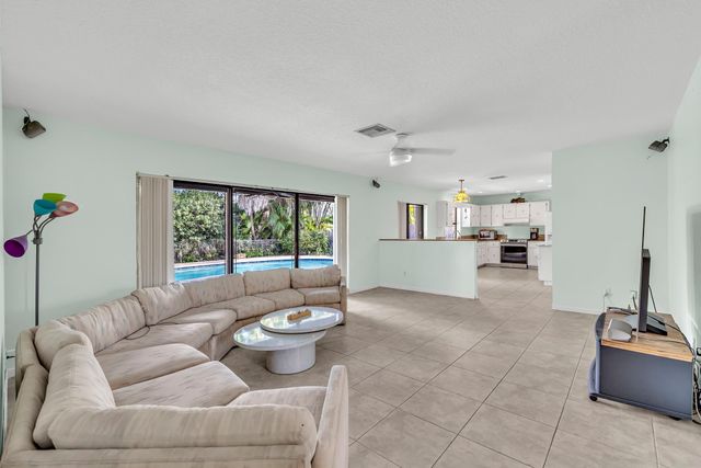 1803 NW 88th Way, Coral Springs, FL 33071