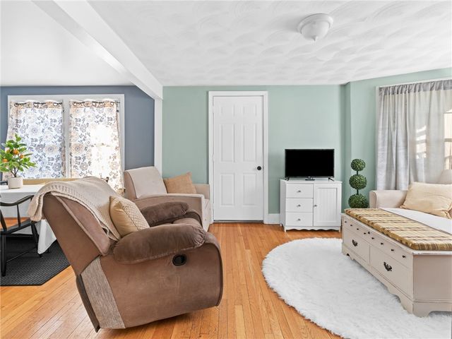 28 Jefferson Avenue, East Providence, RI 02915