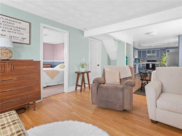 28 Jefferson Avenue, East Providence, RI 02915