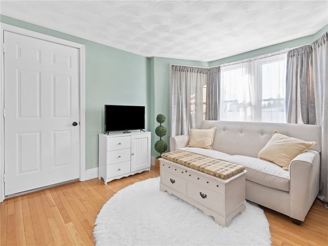 28 Jefferson Avenue, East Providence, RI 02915