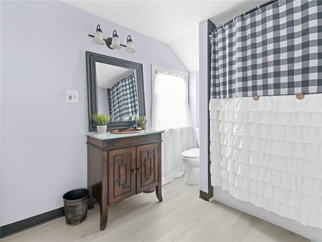 28 Jefferson Avenue, East Providence, RI 02915